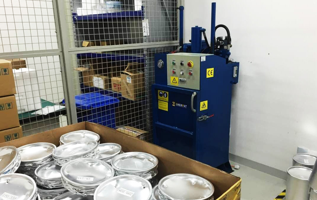 油漆桶壓扁機(jī)